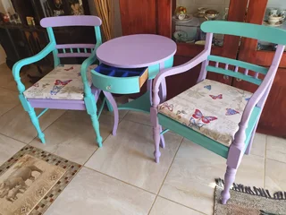 Round Table plus 2 Riempie Chairs