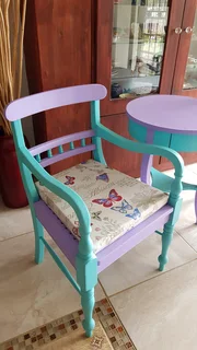 Round Table plus 2 Riempie Chairs