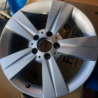 Mercedes Vito Single 17in Mag