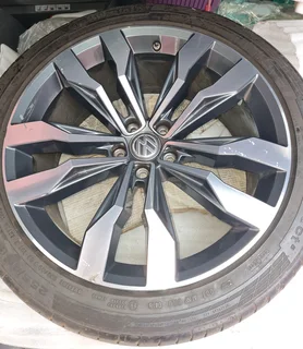 Vw Tiguan Oem 20in Single Mag And Tyre