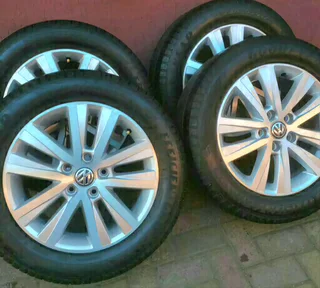 Vw T6 Kombi Oem 17inch Mags And B/new Tyres