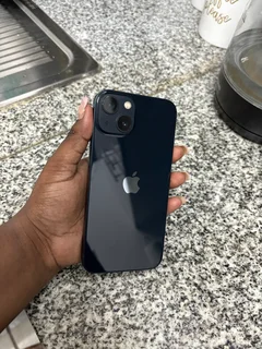 iPhone 13 midnight blue