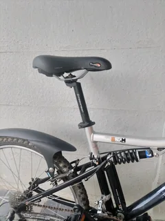 Decathlon 27.5 inch mountain bike R3000. 00 neg.