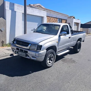 Toyota hilux 2.7 lwb
