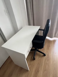 Desk &#43; chair