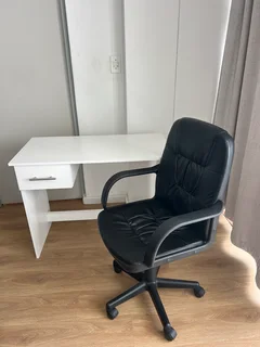 Desk &#43; chair