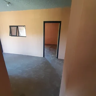 One Bedroom Lounge Kitchen Toilet Bathroom Own Entrance and Yard Fully Secured R3200 Everest heigh