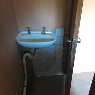 One Bedroom Lounge Kitchen Toilet Bathroom Own Entrance and Yard Fully Secured R3200 Everest heigh