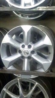 Nissan juke 17”; genuine Aluminium rim set