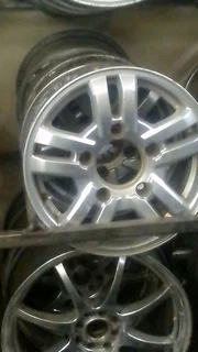 4 X Mahindra 16&#34; genuine Aluminium(set)