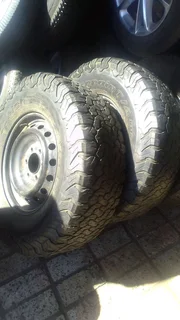 285/70/R17 x bf goodrich All terrain tyres and rim