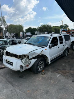 Stripping Nissan Hardbody KA24 For Spares