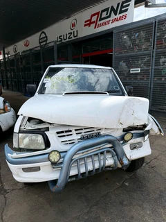 Stripping Isuzu 2000-04 KB300 For Spares
