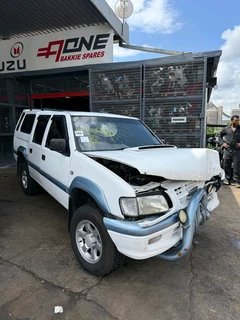Stripping Isuzu 2000-04 KB300 For Spares