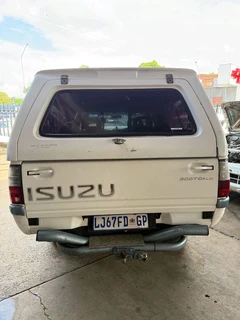 Stripping Isuzu 2000-04 KB300 For Spares