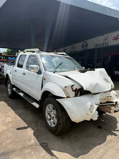 Stripping Nissan NP300 YD25 For Spares
