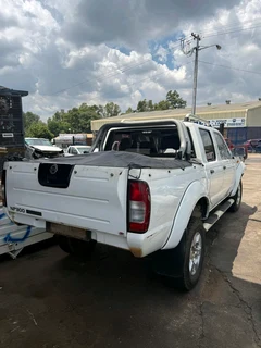 Stripping Nissan NP300 YD25 For Spares
