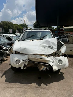 Stripping Nissan NP300 YD25 For Spares