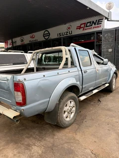 Stripping Nissan NP300 KA24 For Spares