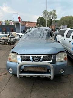 Stripping Nissan NP300 KA24 For Spares