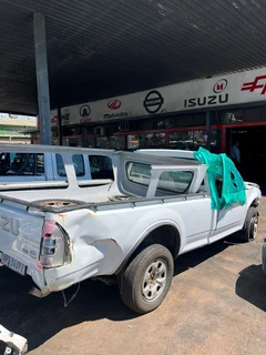 Stripping Isuzu KB200 For Spares