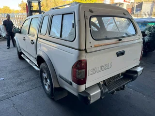 Now Stripping Isuzu KB250 Double Cab