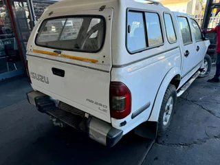 Now Stripping Isuzu KB250 Double Cab