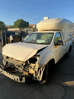 Stripping Isuzu KB250 Dmax For Spares