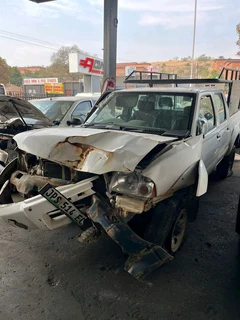 Stripping Nissan Hardbody KA24 For Spares