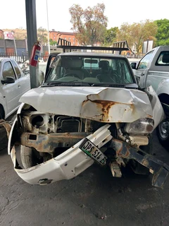 Stripping Nissan Hardbody KA24 For Spares