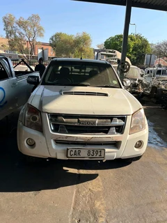 Stripping Isuzu KB300 Dteq