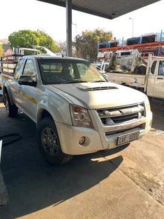 Stripping Isuzu KB300 Dteq