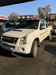 Stripping Isuzu KB300 Dteq