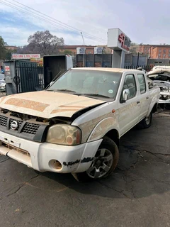 Stripping Nissan Hardbody KA24 For Spares