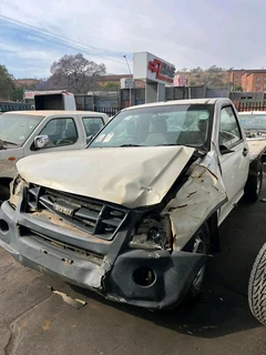 Stripping Isuzu KB250 For Spares