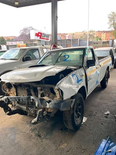 Stripping Nissan NP300 YD25 For Spares