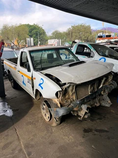 Stripping Nissan NP300 YD25 For Spares