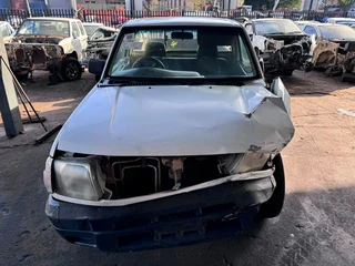 Stripping Nissan Hardbody KA20 For Spares