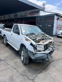 Stripping Nissan Hardbody TD27 For Spares