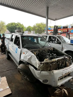 Stripping Nissan NP300 YD25 For Spares