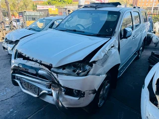 Stripping Isuzu Dmax KB300 For Spares