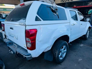 Stripping Isuzu Dmax KB300 For Spares