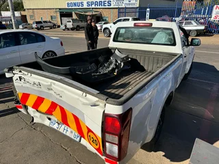 Stripping Isuzu KB250 Dmax For Spares