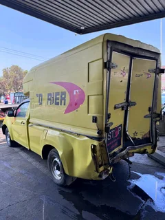 Stripping Isuzu Dmax KB250 For Spares