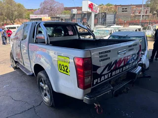 Stripping Isuzu Dmax KB300 Club Cab For Spares