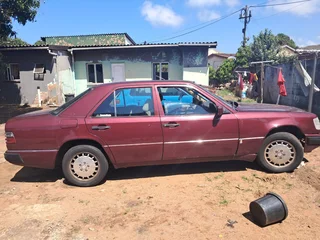 1995 Mercedes-Benz W124 Sedan