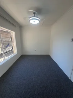 Modern &amp; Secure 1-Bedroom Cottage in Darrenwood