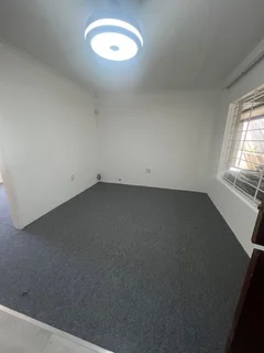 Modern &amp; Secure 1-Bedroom Cottage in Darrenwood