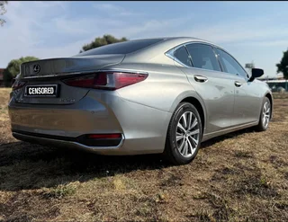 2020 LEXUS ES250 EX Auto | Fully Loaded | Low Mileage — 80,000km