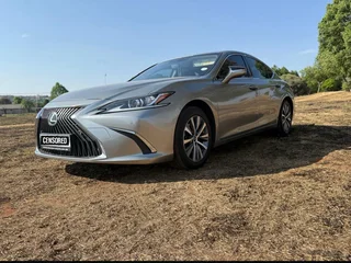 2020 LEXUS ES250 EX Auto | Fully Loaded | Low Mileage — 80,000km